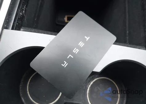 2022 Tesla Model Y Performance Dual Motor All-Wheel Drive from USA, damaged, VIN 7SAYGDEF3NF457819